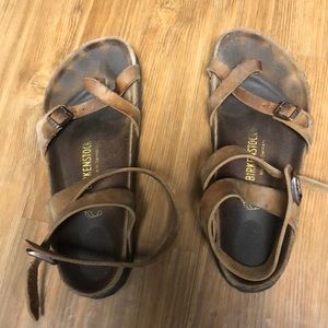 Used Yara Birkenstocks in Habana